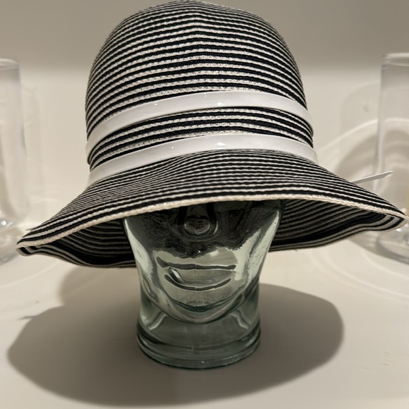 Vintage Mr.John Pace-Setters navy and white stripe straw hat with white patent - Picture 4 of 7